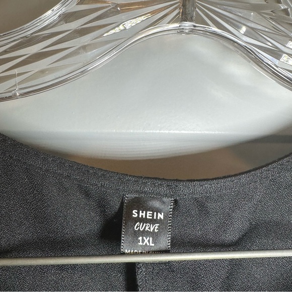 SheIn Curve Black Scoop Neck Flutter Sleeve Dress 1XL - Picture 2 of 8